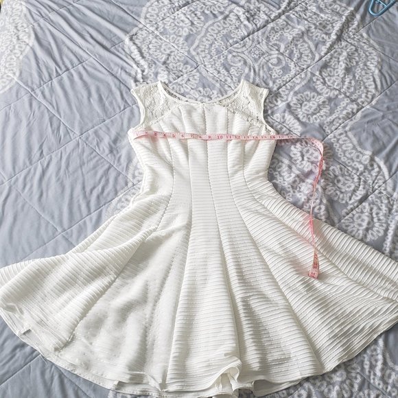 Danny and Nicole  white dress size 6 - Picture 4 of 5